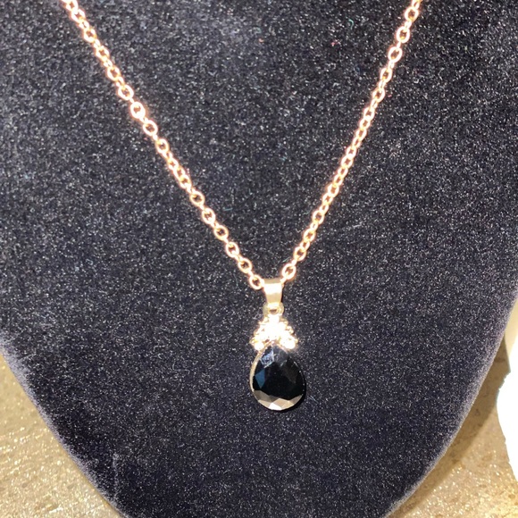 Beautiful black gem stone necklace - Picture 4 of 5